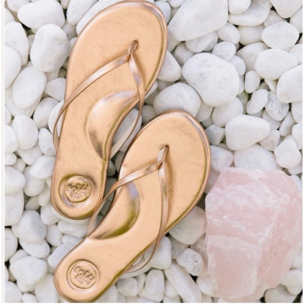 **NWT** Solei Sea Metallic Rose Gold Women's Flip Flop Sandals-size 7